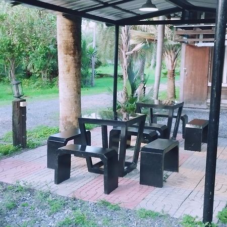 Lopburi Palm Resort Luaran gambar
