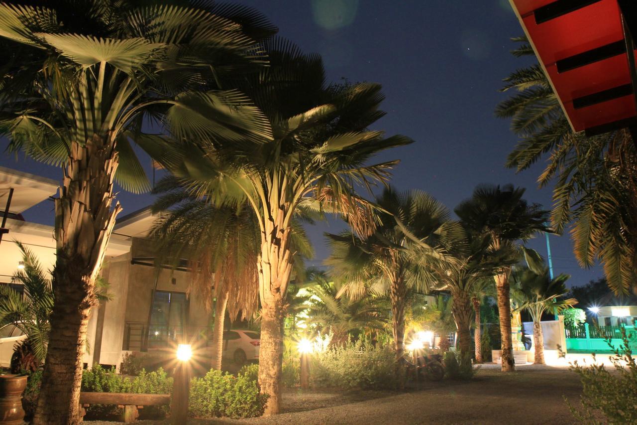 Lopburi Palm Resort Luaran gambar