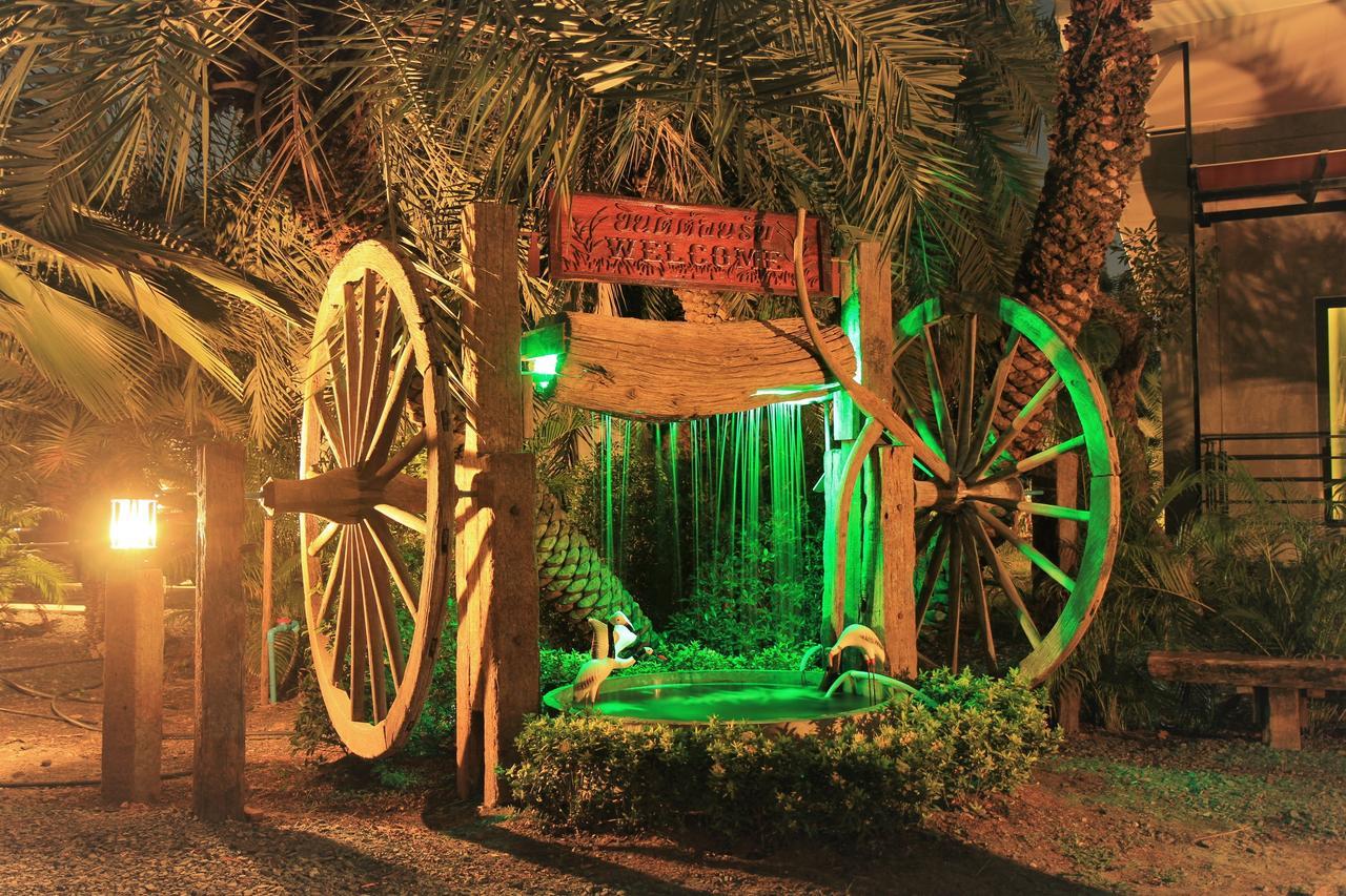 Lopburi Palm Resort Luaran gambar