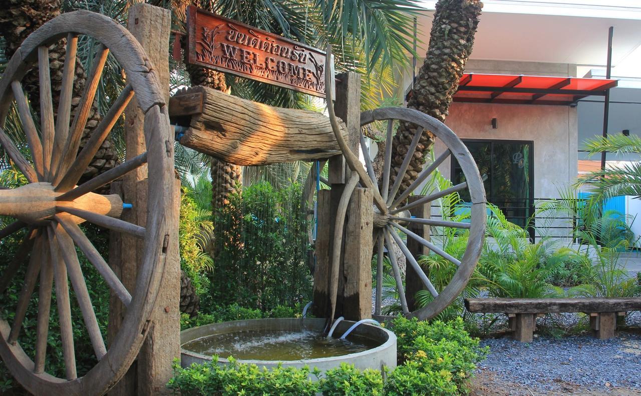 Lopburi Palm Resort Luaran gambar