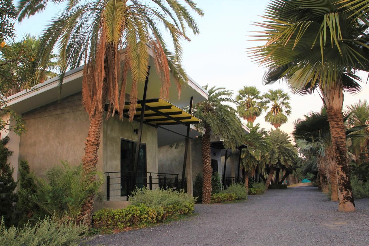 Lopburi Palm Resort Luaran gambar
