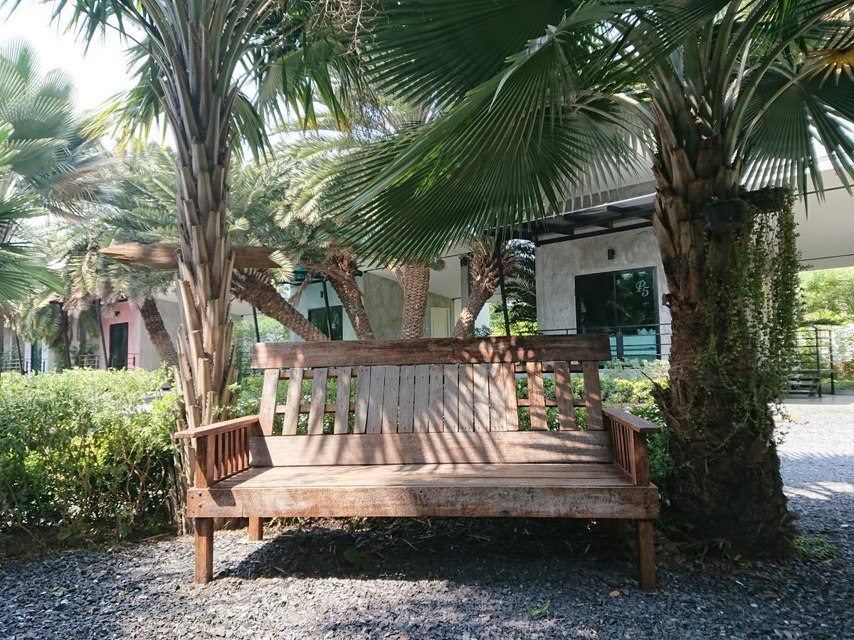 Lopburi Palm Resort Luaran gambar