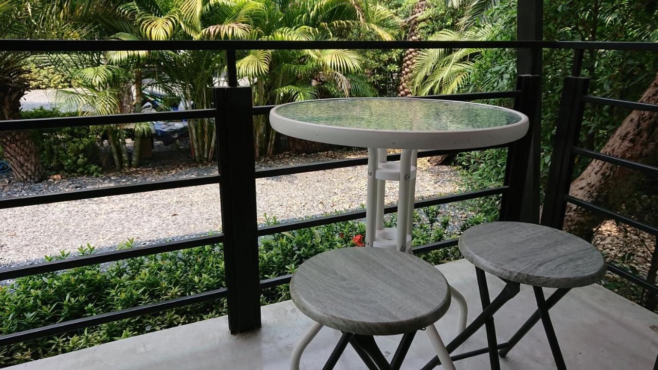 Lopburi Palm Resort Luaran gambar